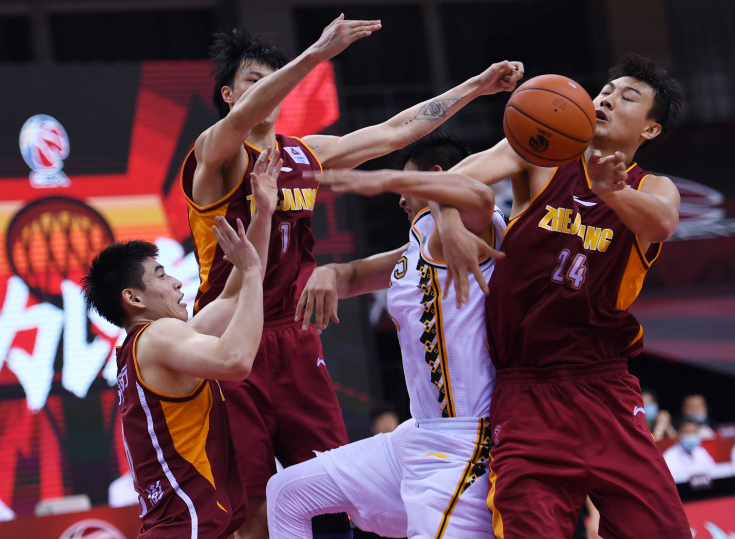 关于精彩瞬间：球队内部默契表现全面提升！的信息