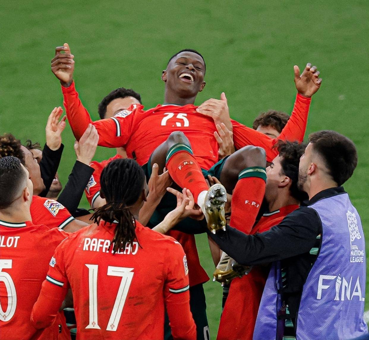 关于欧国联赛冠军悬念难解，谁能问鼎金杯？的信息